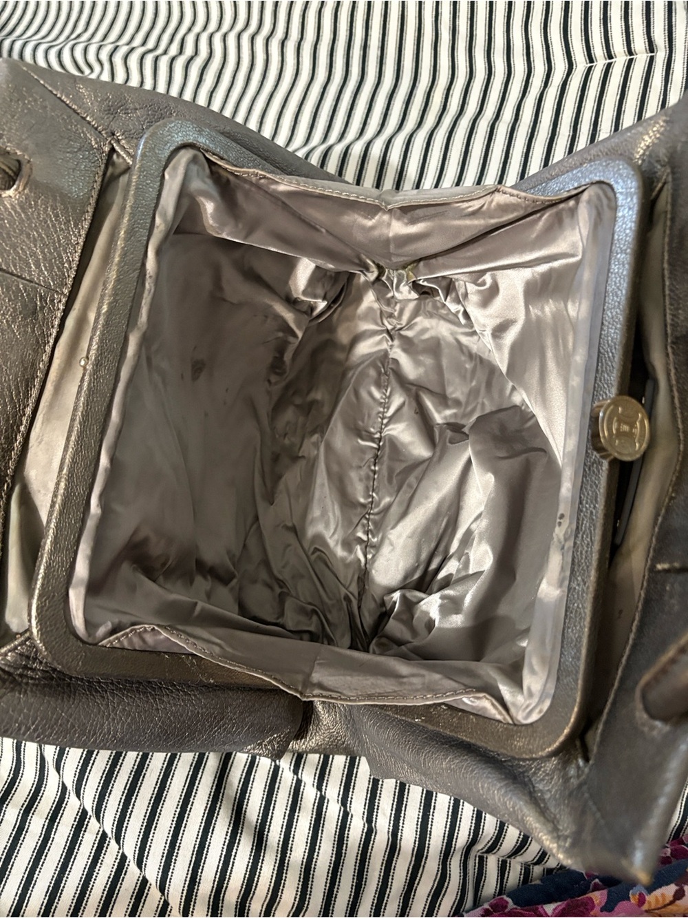 Metallic Leather vintage Celine shoulder bag - Picture 9 of 16